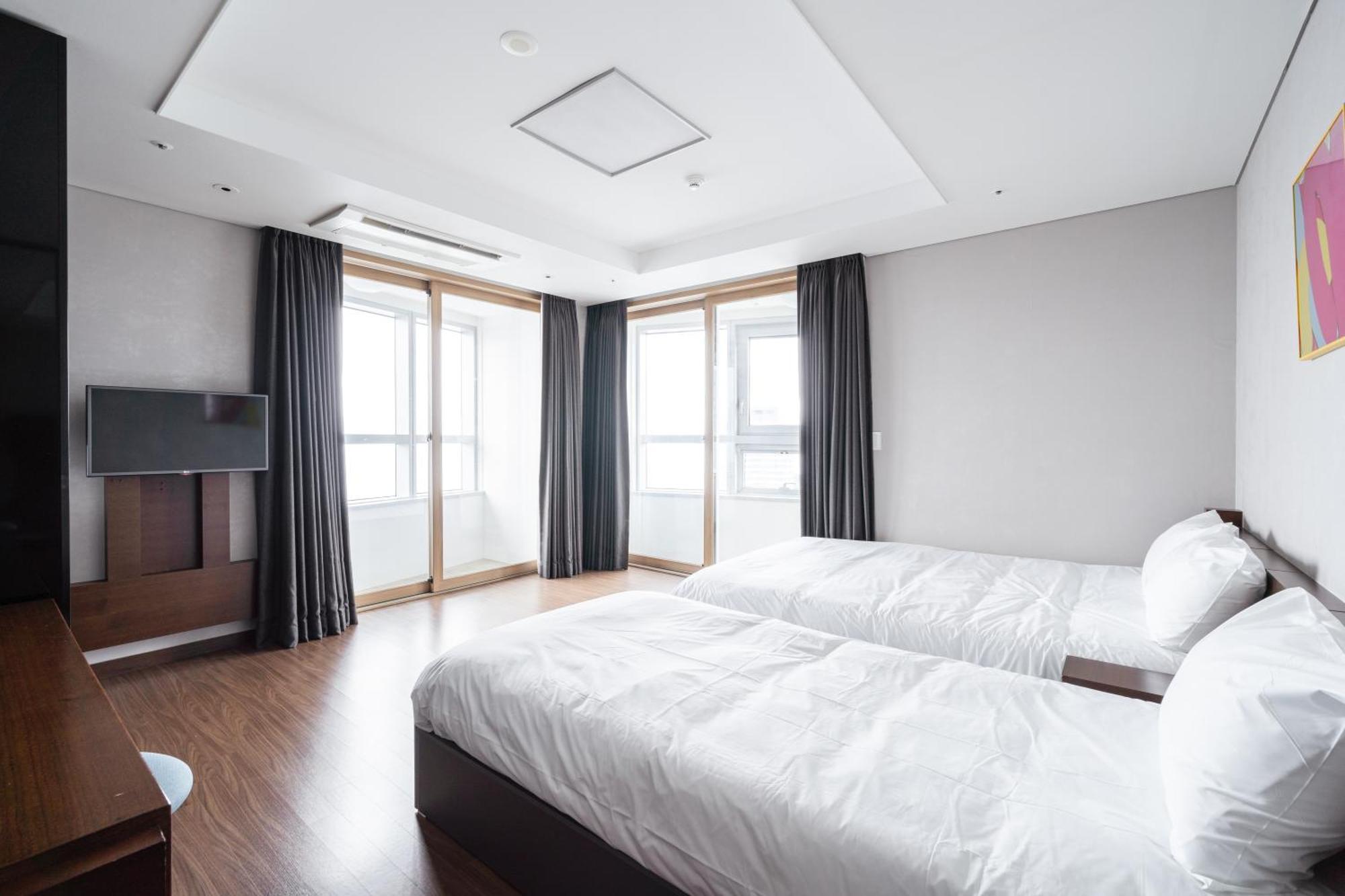 Urbanstay Haeundae Station Busan Esterno foto